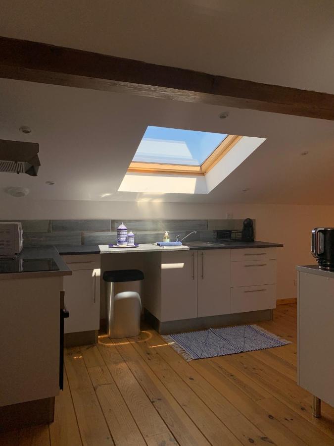 La Vue Sur Le Clocher Auriac-sur-Vendinelle Exteriér fotografie